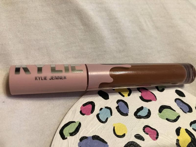 Помада Kylie Cosmetics matte liquid lipstick — фото из отзыва «Стойкая и яркая помада» (2 из 3)