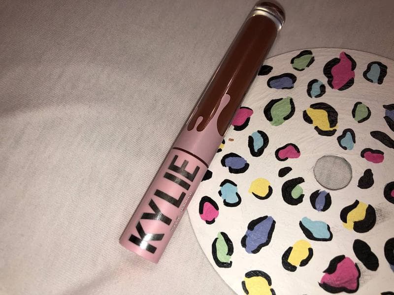 Помада Kylie Cosmetics matte liquid lipstick — фото из отзыва «Стойкая и яркая помада» (3 из 3)