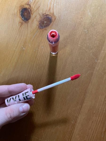 Помада Kylie Cosmetics matte liquid lipstick — фото из отзыва «На каждый день, на праздники и на свидания» (3 из 4)