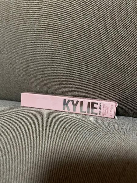 Помада Kylie Cosmetics matte liquid lipstick — фото из отзыва «10 идеальных оттенков помад от кайли» (1 из 3)