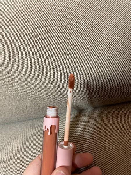 Помада Kylie Cosmetics matte liquid lipstick — фото из отзыва «10 идеальных оттенков помад от кайли» (3 из 3)