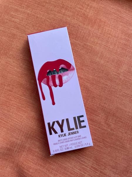 Набор Kylie Cosmetics matte lip kit — фото из отзыва «Набор и для себя, и на подарок» (2 из 2)