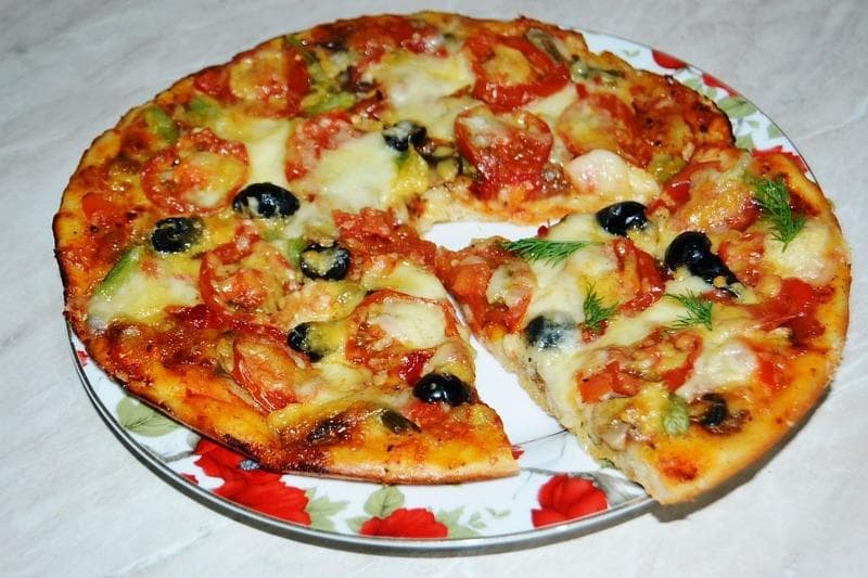 Домашняя пицца — фото из отзыва «Очень вкусно»