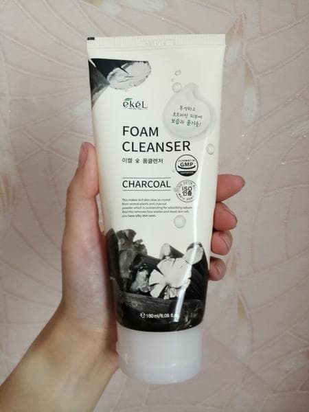 Пенка для умывания Еkel Foam cleanser CHARCOAL — фото из отзыва «Отличная и доступная пенка из Кореи» (1 из 4)
