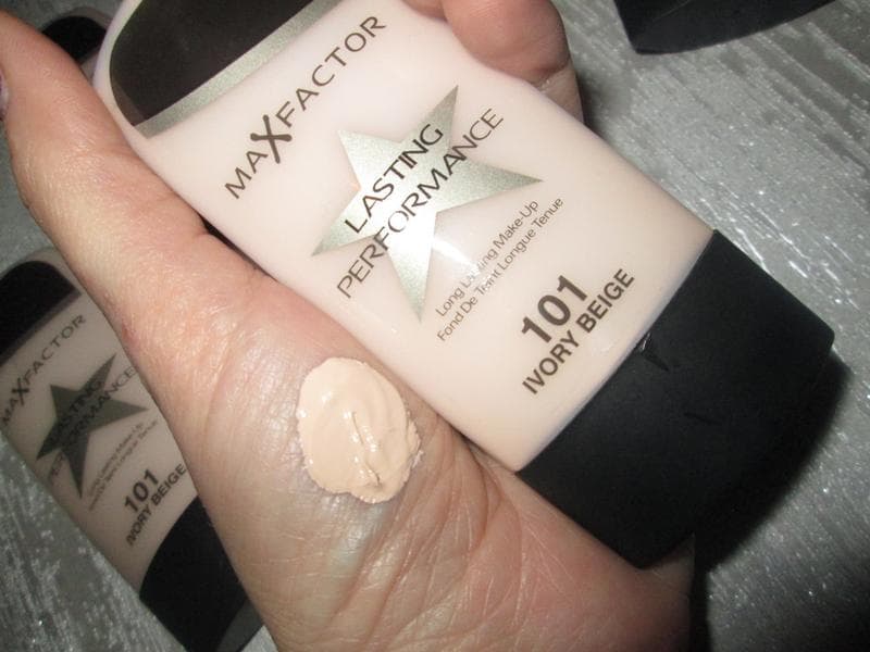 Тональный крем Max Factor Lasting Performance — фото из отзыва «Изысканный запах при открытии крышки»