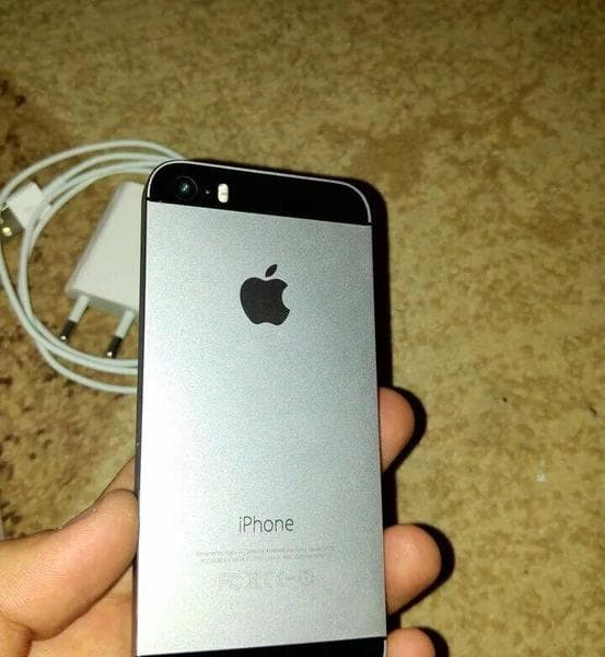 Телефон Apple iphone 5s — фото из отзыва «Надёжный телефон в рамках ограниченного бюджета.»