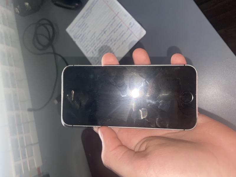 Телефон Apple iPhone 5 — фото из отзыва «Телефон быстро работает, не глючит, рекомендую»