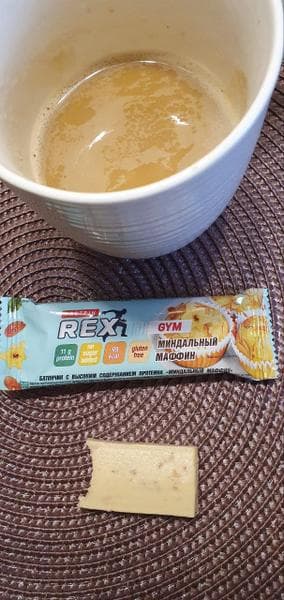 Батончик Protein rex Миндальный маффин — фото из отзыва «Я нашла свою идеальную и полезную вкусняшку!» (1 из 4)