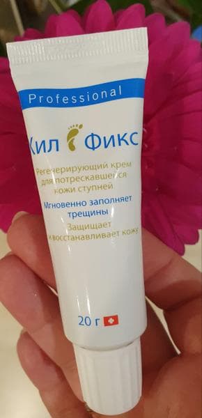 ХилФикс — фото из отзыва «Спасет ваши пяточки от трещин»