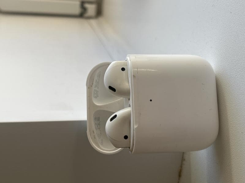 Наушники Apple AirPods — фото из отзыва «Очень удобные наушники, отличный звук.» (1 из 4)