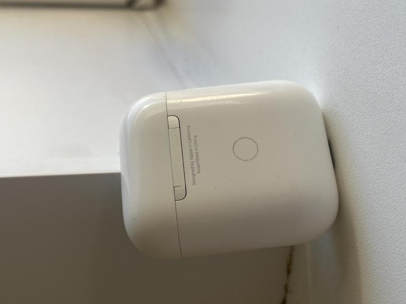 Наушники Apple AirPods — фото из отзыва «Очень удобные наушники, отличный звук.» (2 из 4)
