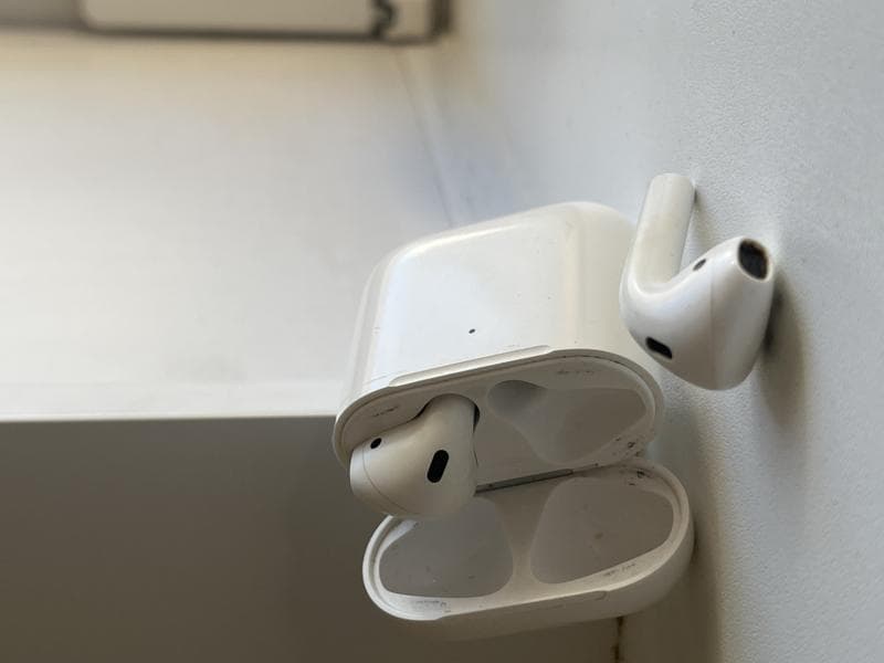 Наушники Apple AirPods — фото из отзыва «Очень удобные наушники, отличный звук.» (4 из 4)
