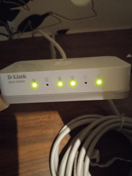 Коммутатор D-link 5-Port 10|100Mbps Desktop Switch — фото из отзыва «Удобно и просто применять» (4 из 4)