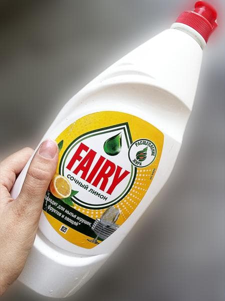 Средство для мытья посуды Fairy — фото из отзыва «Эффективный, хорошо пенится» (1 из 2)