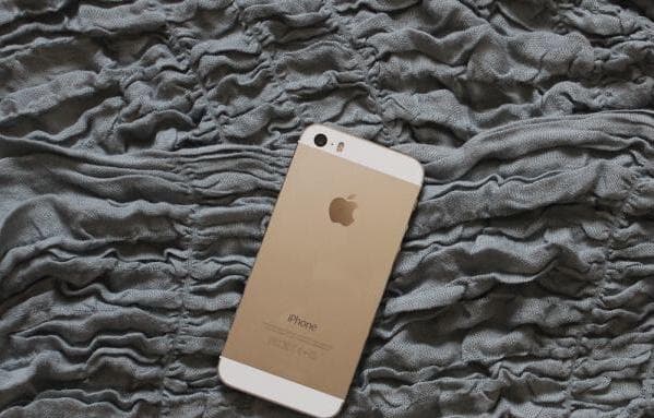 Телефон Apple iPhone 5 — фото из отзыва «Этот телефон я бы оценил на 5/5» (2 из 2)