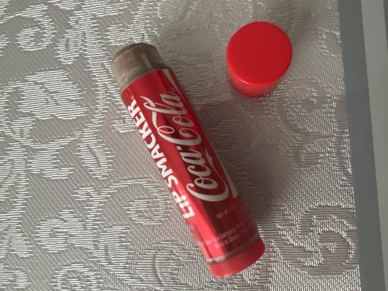 Бальзам для губ Lip smacker с ароматом Coca-Cola — фото из отзыва «Полностью справляется со своей задачей» (3 из 3)