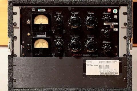 Компрессор Fairchild 670 — фото из отзыва «Винтажный звук»