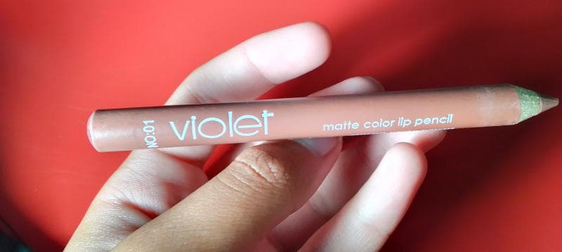 Карандаш для губ Violet Оттенок 1 — фото из отзыва «Это очень мягкий и удобный в использовании карандаш.»