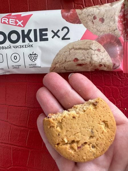 Протеиновое печенье COOKIE ProteinREX Малиновый — фото из отзыва «Протеиновое печенье Малиновый чизкейк отличная замена сладос» (1 из 3)