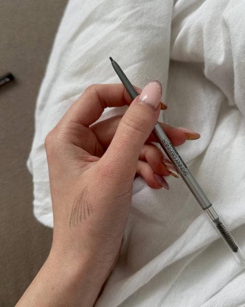 АВТОМАТИЧЕСКИЙ КАРАНДАШ ДЛЯ БРОВЕЙ L'OREAL PARIS brow artist skinny definer — фото из отзыва «Хороший карандаш»