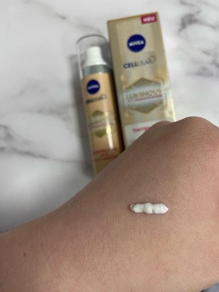 Тональный крем-флюид Nivea Luminous630 против пигментации — фото из отзыва «Тон, который борется с пигментными пятнами.» (2 из 3)