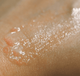 Солнцезащита для лица AHC SAFE ON LIGHT SUN SERUM SPF50 + PA ++++ — фото из отзыва «Мягкая солнцезащитная увлажняющая сыворотка без белого оттен» (2 из 2)
