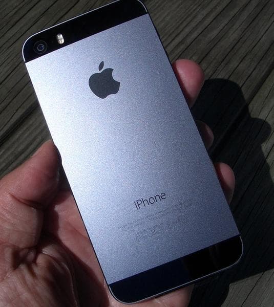 Телефон Apple iPhone 5 — фото из отзыва «Хороший телефон для тех кому надо компа́ктность и не каких с»