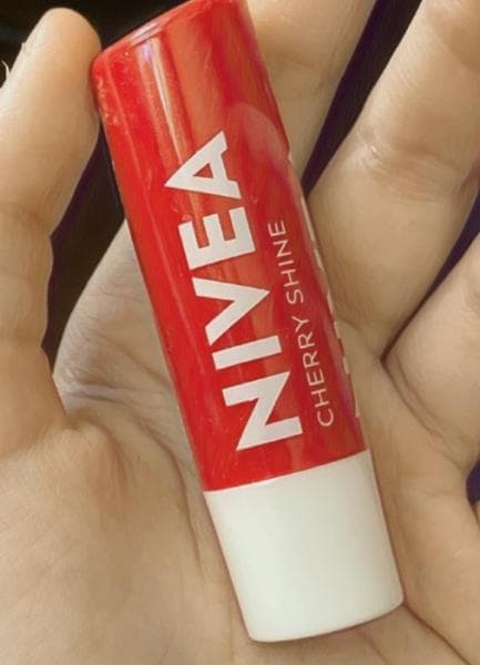 Бальзам для губ Nivea  — фото из отзыва «Интенсивное увлажнение» (1 из 2)