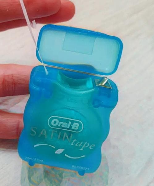 Зубная нить Oral-B  — фото из отзыва «Очищение межзубных промежутков, и десен.» (1 из 2)