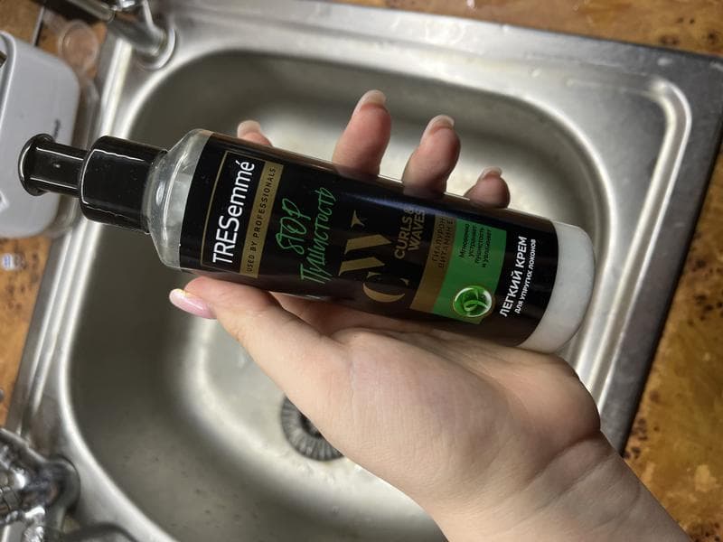 Кондиционер для волос TRESemme STOP Пушистость — фото из отзыва «TRESemme STOP Пушистость Лучшее что я пробовала!»