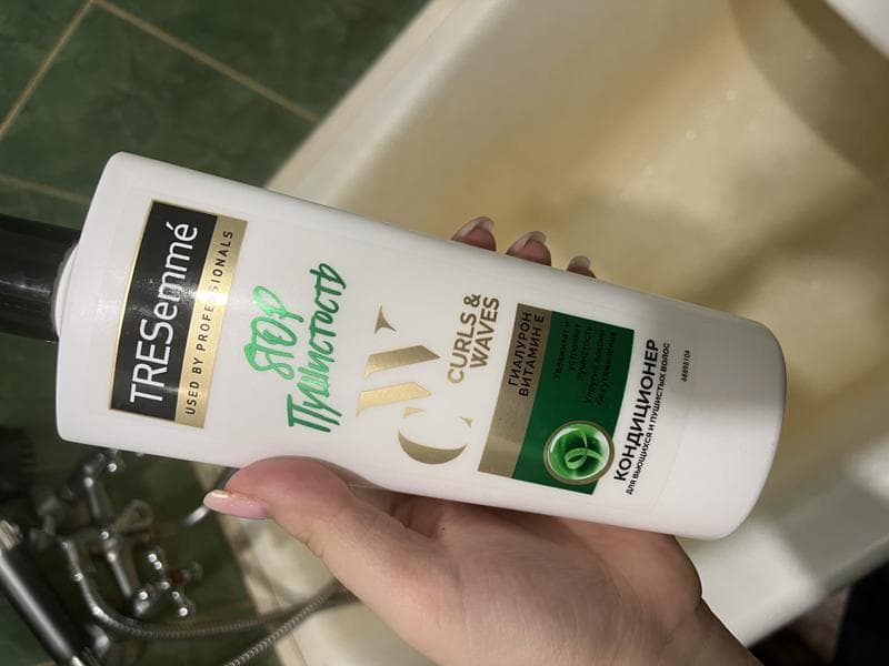 Кондиционер для волос TRESemme STOP Пушистость — фото из отзыва «TRESemme STOP Пушистость Лучшее что я пробовала!»