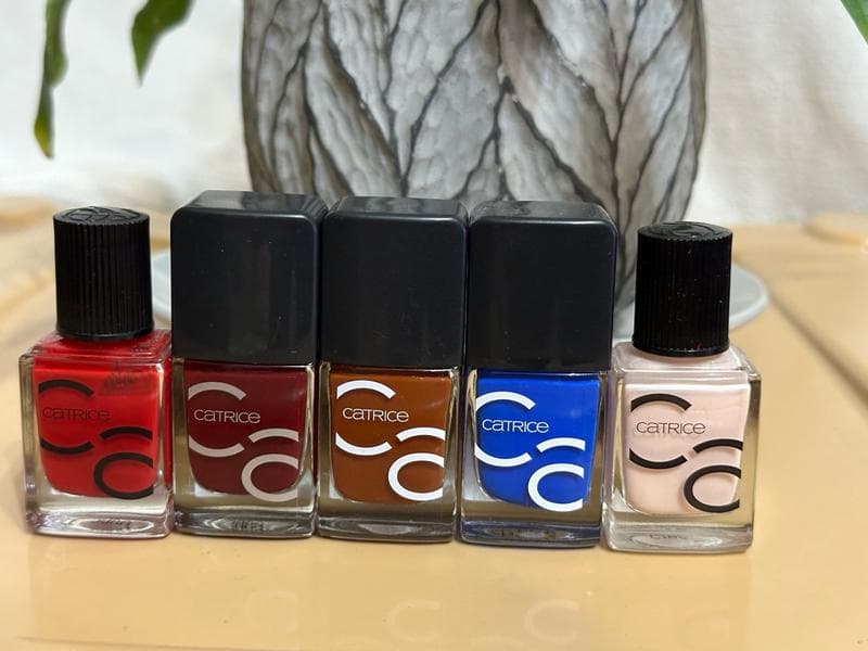 Лак для ногтей Catrice ICOnails — фото из отзыва «Лаки для ногтей с хорошей стойкостью и большой палитрой отте»