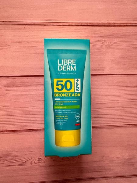 Солнцезащитный крем для лица Librederm матирующий Bronzeada spf 50 — фото из отзыва «Солнцезащитный матирующий крем для жирной кожи!!» (1 из 5)