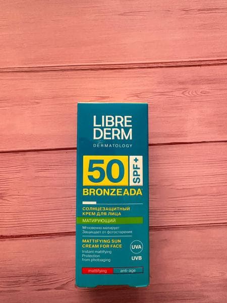 Солнцезащитный крем для лица Librederm матирующий Bronzeada spf 50 — фото из отзыва «Солнцезащитный матирующий крем для жирной кожи!!» (3 из 5)