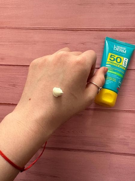 Солнцезащитный крем для лица Librederm матирующий Bronzeada spf 50 — фото из отзыва «Солнцезащитный матирующий крем для жирной кожи!!» (4 из 5)