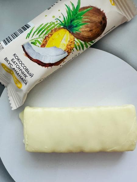 Кокосовый батончик без сахара ProteinRex Ананас — фото из отзыва «Полезный десерт без сахара с нежнейшей начинкой!» (1 из 2)