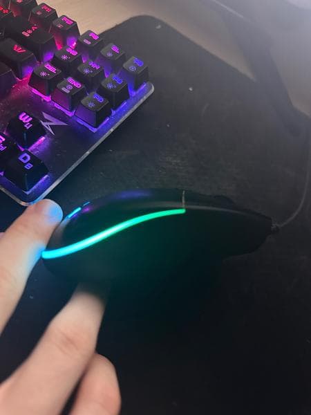 Компьютерная мышь Logitech G102 — фото из отзыва «Хорошая мышка, очень комфортная и удобная» (3 из 4)