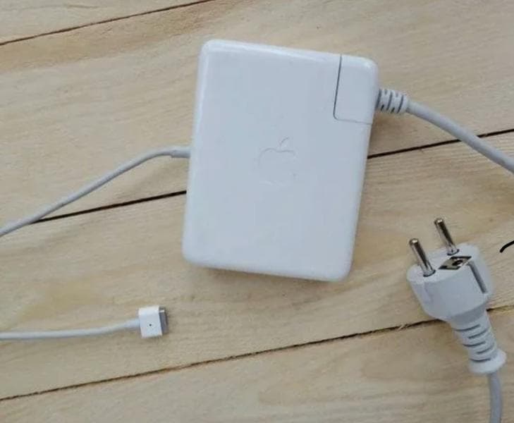 Блок питания Apple MacBook Pro — фото из отзыва «Это просто лучшая находка 👍🏼»