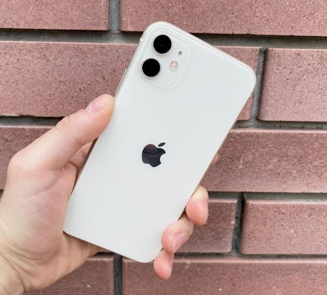 Телефон Apple Iphone 11 — фото из отзыва «Хороший телефон, но не для этих лет»