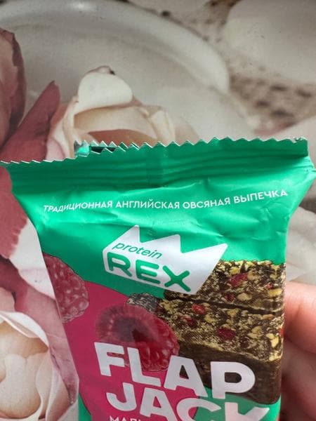 Овсяные протеиновые печенья  Флепджек ProteinRex — фото из отзыва «Очень сытное и вкусное овсяное печенье Флепджек с малиной!»