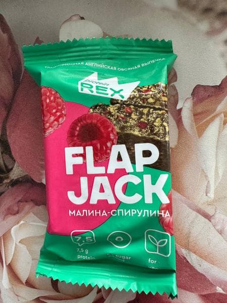 Овсяные протеиновые печенья  Флепджек ProteinRex — фото из отзыва «Очень сытное и вкусное овсяное печенье Флепджек с малиной!»