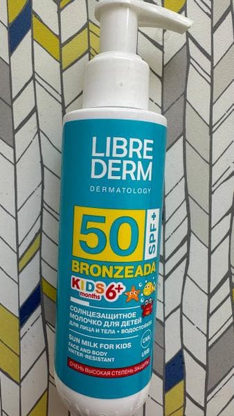 BRONZEADA FULL SPECTRUM СОЛНЦЕЗАЩИТНОЕ МОЛОЧКО — фото из отзыва «Надежная защита крошек от солнца»