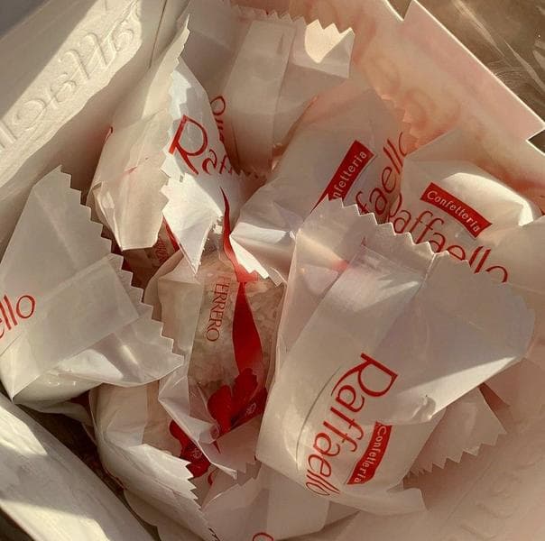 Конфеты Raffaello — фото из отзыва «Рафаэлло - это классика с нежной кокосовой начинкой, хрустящ»