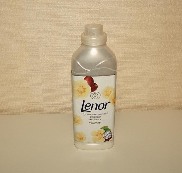 Кондиционер для белья Lenor "Масло ши" — фото из отзыва «Очень нравится мягкость белья и нежный аромат» (4 из 4)