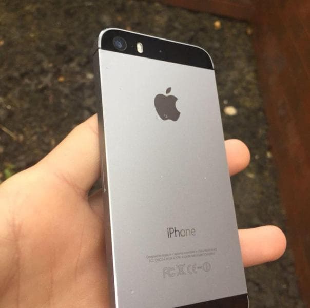 Телефон Apple iphone 5s — фото из отзыва «Раньше использовал это устройство вполне хорошее и стоит сво»