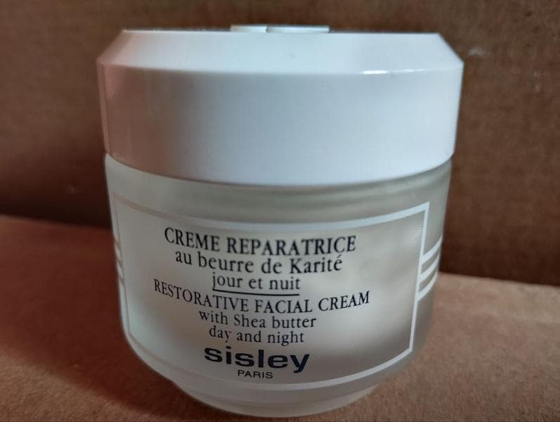 Крем Sisley Restorative Facial Cream — фото из отзыва «Эффектная баночка и ее содержимое!»