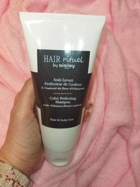Шампунь Sisley Colour Perfecting Shampoo with Hibiscus Flower — фото из отзыва «Мой хороший шампунь для окрашенных волос»