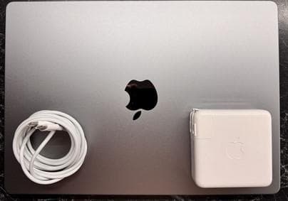Блок питания Apple MacBook Pro — фото из отзыва «Качественные материалы, защищенный блок»