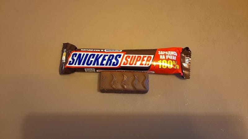 Шоколадный батончик "Snickers" — фото из отзыва «Шоколадный батончик, требующий вашего внимания 😋»