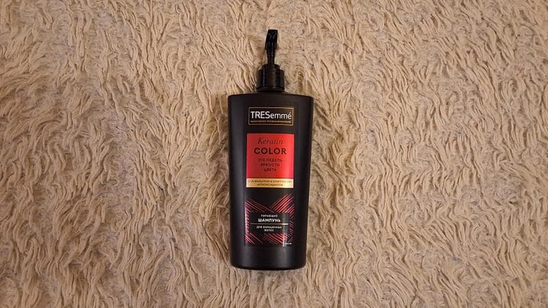 Шампунь TRESemme Keratin COLOR — фото из отзыва «Шампунь, который придаст вашим волосам блеск! 👩💖» (1 из 4)